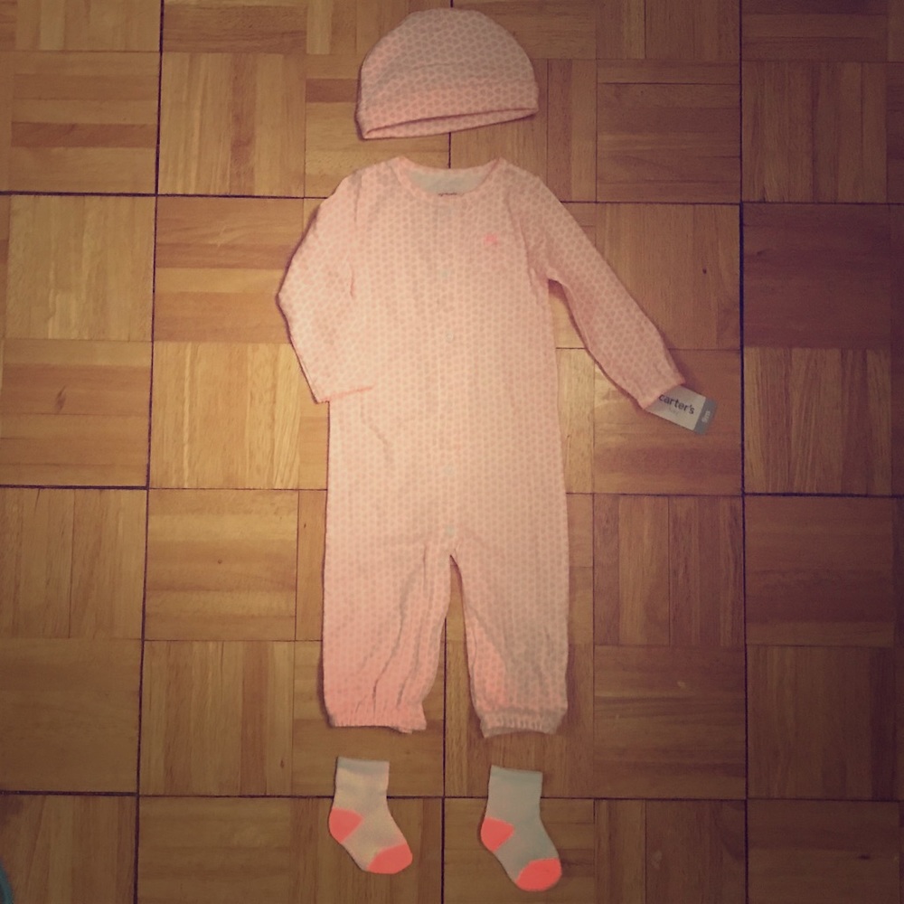 Adorable NWT Carter’s 3-piece heart set